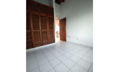 Venta de casa de 3 niveles en barrio La Riviera – Cúcuta