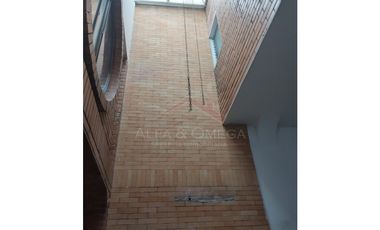 Venta de casa de 3 niveles en barrio La Riviera – Cúcuta