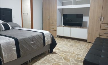 Casa de dos pisos en Venta, Laureles