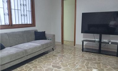 Casa de dos pisos en Venta, Laureles