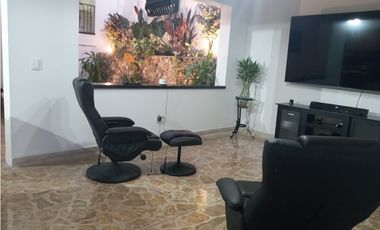 Casa de dos pisos en Venta, Laureles