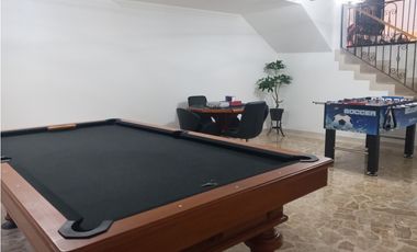 Casa de dos pisos en Venta, Laureles