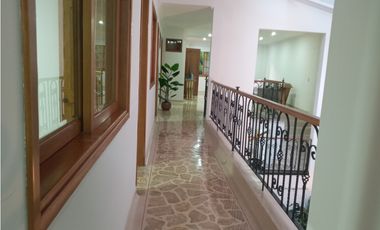 Casa de dos pisos en Venta, Laureles