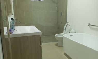 Casa de dos pisos en Venta, Laureles