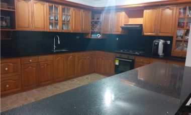 Casa de dos pisos en Venta, Laureles