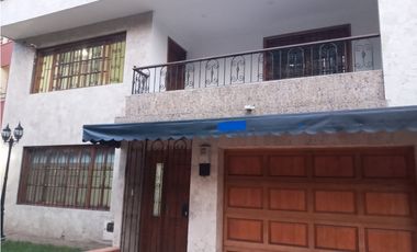 Casa de dos pisos en Venta, Laureles