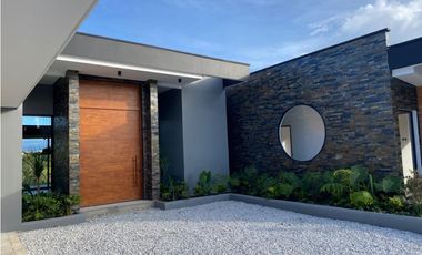 Casa para estrenar en venta en Envigado sector Alto de las Palmas