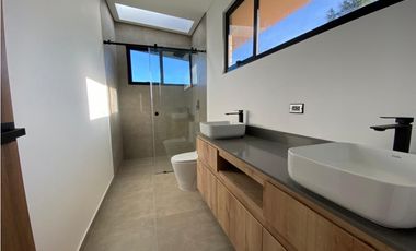 Casa para estrenar en venta en Envigado sector Alto de las Palmas