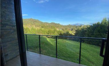 Casa para estrenar en venta en Envigado sector Alto de las Palmas