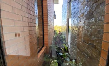 Casa para estrenar en venta en Envigado sector Alto de las Palmas