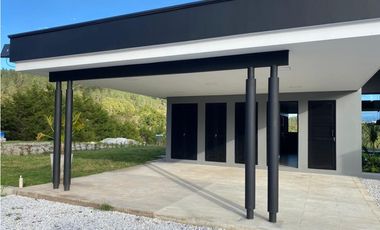 Casa para estrenar en venta en Envigado sector Alto de las Palmas