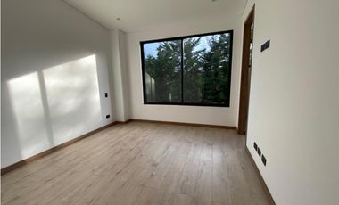 Casa para estrenar en venta en Envigado sector Alto de las Palmas