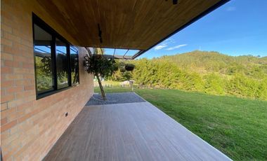 Casa para estrenar en venta en Envigado sector Alto de las Palmas