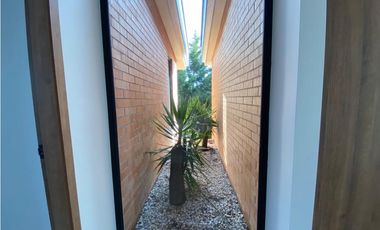 Casa para estrenar en venta en Envigado sector Alto de las Palmas