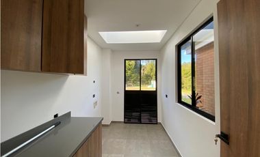 Casa para estrenar en venta en Envigado sector Alto de las Palmas