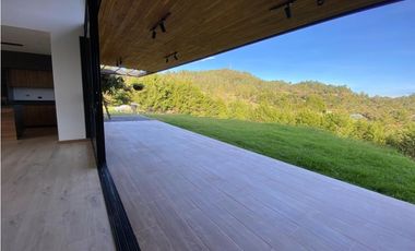 Casa para estrenar en venta en Envigado sector Alto de las Palmas