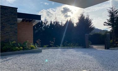 Casa para estrenar en venta en Envigado sector Alto de las Palmas