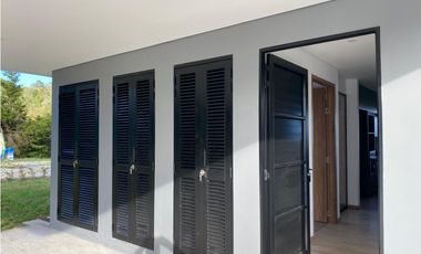 Casa para estrenar en venta en Envigado sector Alto de las Palmas