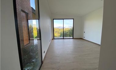 Casa para estrenar en venta en Envigado sector Alto de las Palmas