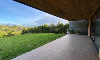 Casa para estrenar en venta en Envigado sector Alto de las Palmas