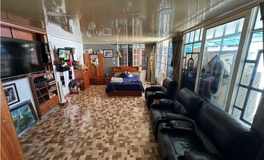 Maat vende Casa Quebradanegra 306m2 $600Millones