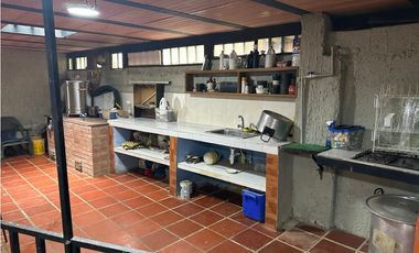 Maat vende Casa Quebradanegra 306m2 $600Millones