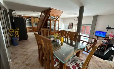 Maat vende Casa Quebradanegra 306m2 $600Millones