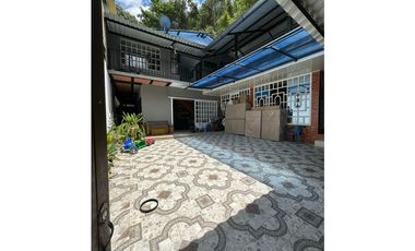Maat vende Casa Quebradanegra 306m2 $600Millones