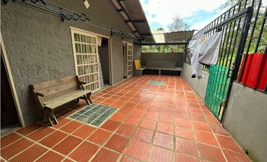 Maat vende Casa Quebradanegra 306m2 $600Millones