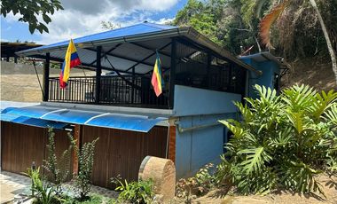 Maat vende Casa Quebradanegra 306m2 $600Millones