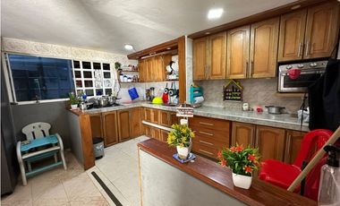 Maat vende Casa Quebradanegra 306m2 $600Millones