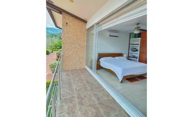 Maat vende hermosa Casa en Condominio-Villeta 216m2, $650Millones