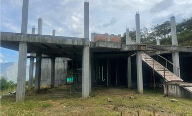 Casa en construccion en Norteamerica (BELLO)