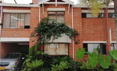 VENDO CASA SECTOR TESORO