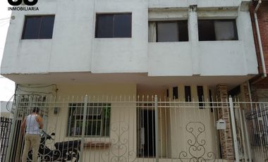 Se venden casa y apartamento en barrio centro