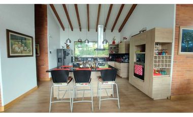 Vendo espectacular Casa Campestre Alto del Escobero