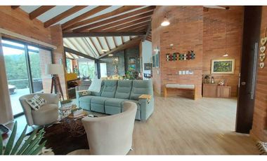 Vendo espectacular Casa Campestre Alto del Escobero