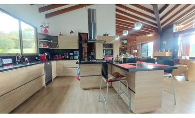 Vendo espectacular Casa Campestre Alto del Escobero