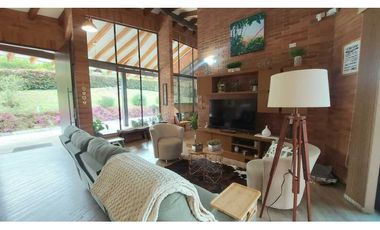 Vendo espectacular Casa Campestre Alto del Escobero