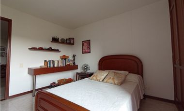 SE ALQUILA APARTAMENTO AMOBLADO EN CR LAGOS DEL POLO 2