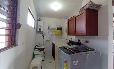 SE ALQUILA APARTAMENTO AMOBLADO EN CR LAGOS DEL POLO 2