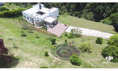 VENDO  LUJOSA CASA CAMPESTRE VARIANTE CALDAS