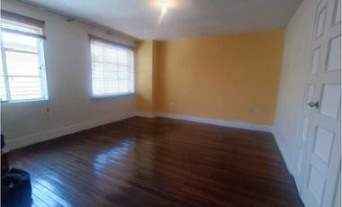 Venta casa en Chapinero con apartaestudio