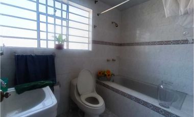 Venta casa en Chapinero con apartaestudio