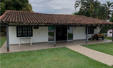Hermosa finca de 3.600m2 con piscina en venta Rozo Valle Colombia