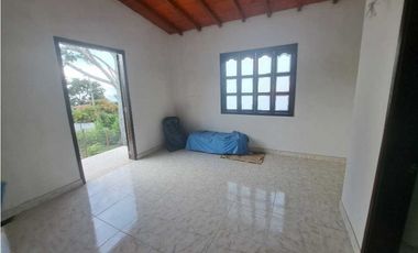 En Venta Casa Campestre en La Mesa Conjunto Cerrado