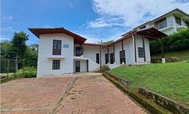 En Venta Casa Campestre en La Mesa Conjunto Cerrado