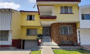Se vende casa de dos pisos Barrio Parque Lineal Palmira Valle Colombia