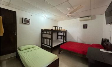 Casa tipo hostal en rodadero sur límite con gaira