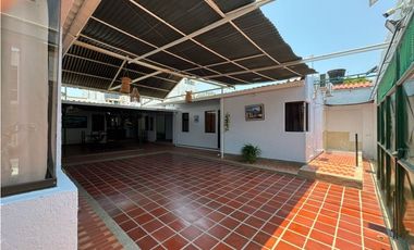Casa tipo hostal en rodadero sur límite con gaira